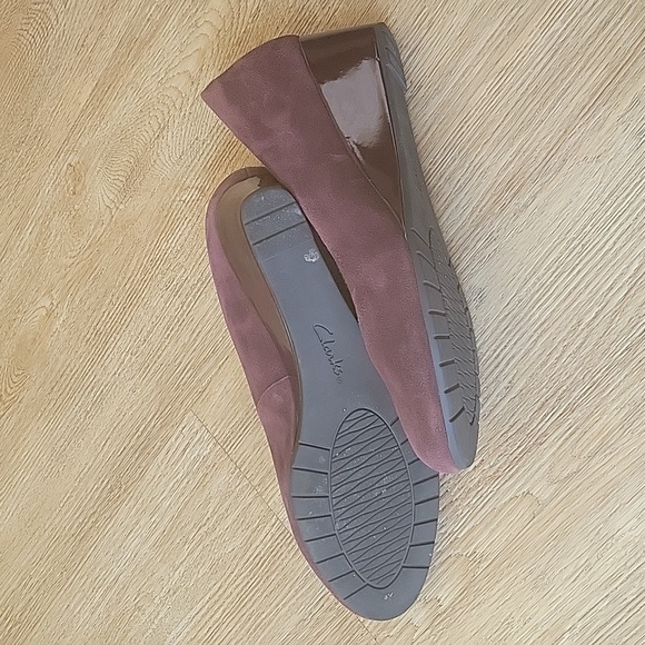 Clarks collection suede wedge pumps, burgundy size 6 med 36 euc - Picture 6 of 6